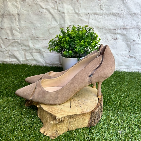 Sturat Weitzman Davia TAUPE Clear Trim
Pointed Toe Pump (Women) size 8 - Picture 9 of 16